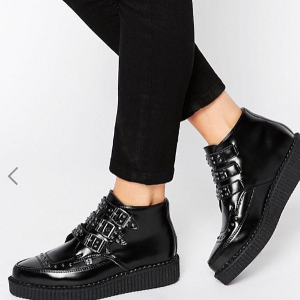T.U.K Black Leather Studded Pointed 3 Buckle ankle creepers leather boots size 8